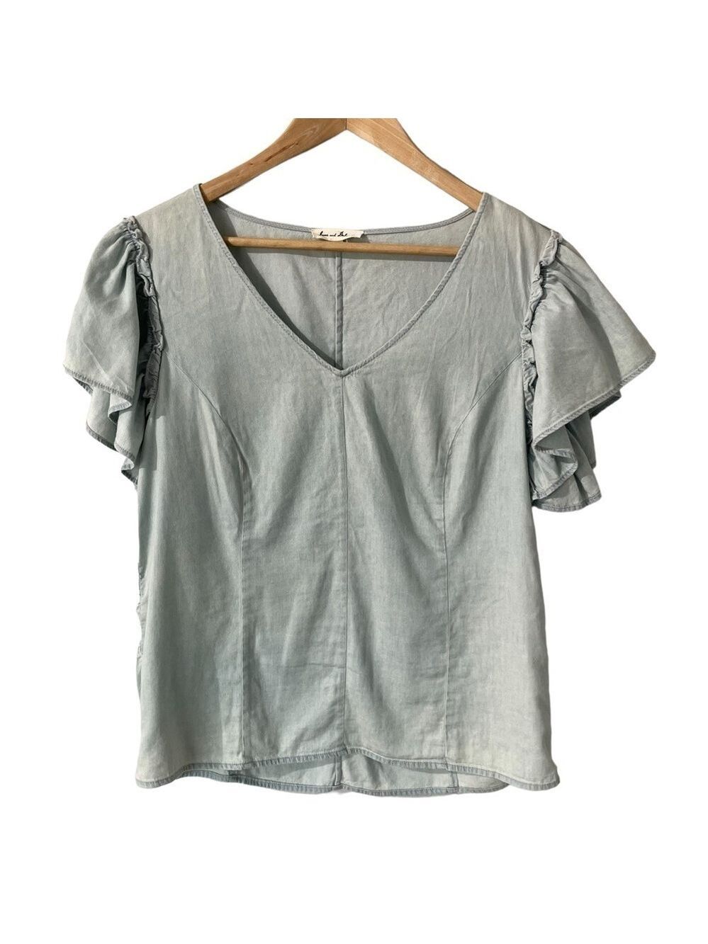 Jane & Delancey Chambray Top Womens L Light Blue Flutter Sleeve V-Neck Fitted